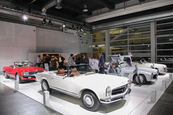 Image: Operation at the Mercedes-Benz Classic Kestenholz stand - Auto Zürich 2021
