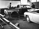 Image: Beutler (1959) - Production - in the background a VW/Porsche Coupé, in the foreground a Mercedes-Benz