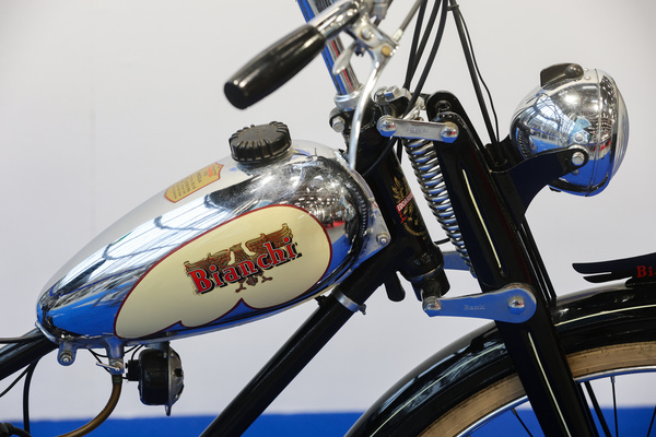 Bianchi Aquiletto - mit kunstvoller Tankbemalung - 42. Auto e Moto d'Epoca 2025
