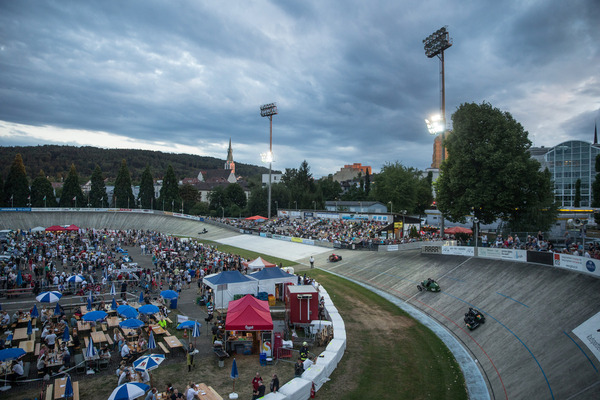 Bis in die Abenddämmerung drehten die Piloten ihre Runden. Das Publikum dankte es mit Anwesenheit bis zum Schluss – Indianapolis Oerlikon 2022