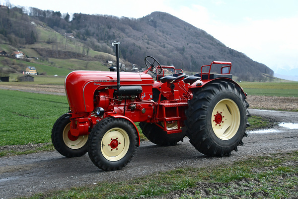 Bild Bis zu CHF 250'000 soll dieser Porsche-Diesel Master 409 (1962) bringen - gemeldet als Lot 055 an der Versteigerung der Oldtimer Galerie in Toffen am 30. März 2019