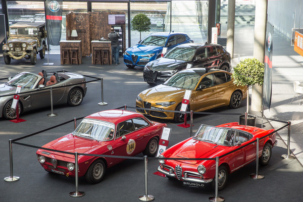 Image: Please don't feed the Alfas: Giulia GT and Spider were fenced off - Retro Classics 2022
