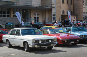 Bild Bitter CD (1973) - neben einem Opel Diplomat, der die Technik lieferte - V8- und I6-Hybrid-Treffen Kemptthal 2020