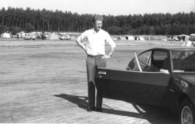 Bitter CD (1975) - Erich Bitter mit seinem Sportwagen