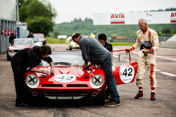 Bizzarrini 5300 GT 1965 Boxenstopp am Grand Prix de l'Age d'Or 2016