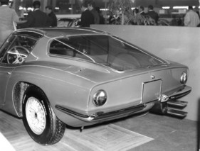 Bizzarrini GT Europa 1900 (1968) - Heckpartie des kompakten Sportwagens, ausgestellt am Genfer Automobilsalon 1968 Bizzarrini GT Europa 1900 (1968) - Heckpartie des kompakten Sportwagens, ausgestellt am Genfer Automobilsalon 1968