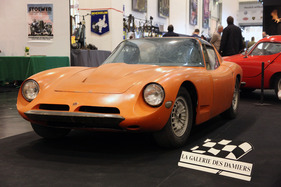 Bizzarrini GT Europa 1900 (1969) - eines der nie vervollständigten Modelle - über 30 derartige Fahrzeuge sollen einst existiert haben, gemäss Händler war dies eines von vier weitgehend kompletten Fahrzeugen (Techno Classica 2013)