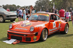 Bleiben wir bei Rennwagen, schwenken aber zum 911. Hier präsentiert sich ein Porsche 934, ...