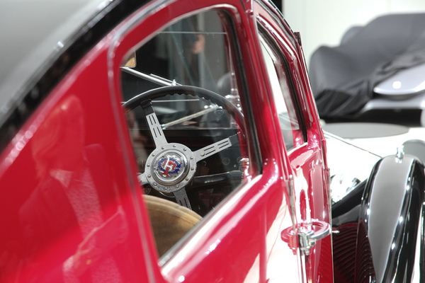 Blick auf das Lenkrad des Avions Voisin C25 Aérodyne von 1935 - Grand Basel Preview 2017