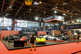 Blick auf den eindrücklichen Fisken Stand - Rétromobile Paris 2018