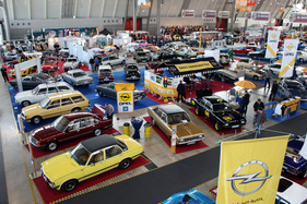Blick auf die Opel-Sonderschau der Opel-Clubs - Retro Classics Stuttgart 2014
