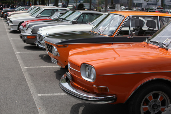 Blick auf die geparkten Klassiker der Zuschauer - Swiss Classic World Luzern 2019