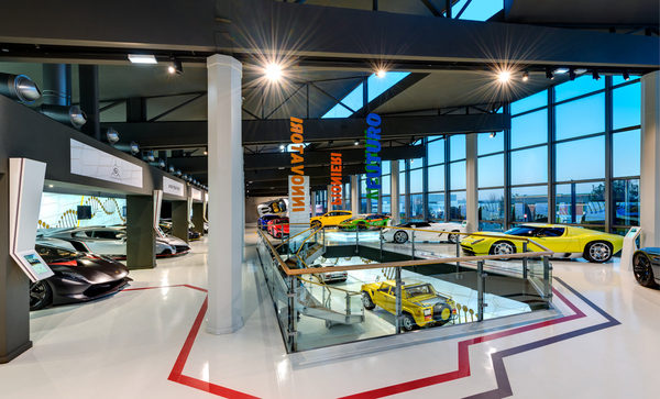 Blick in das Museum - Lamborghini-Museum "Museo delle Tecnologie" (MudeTec)