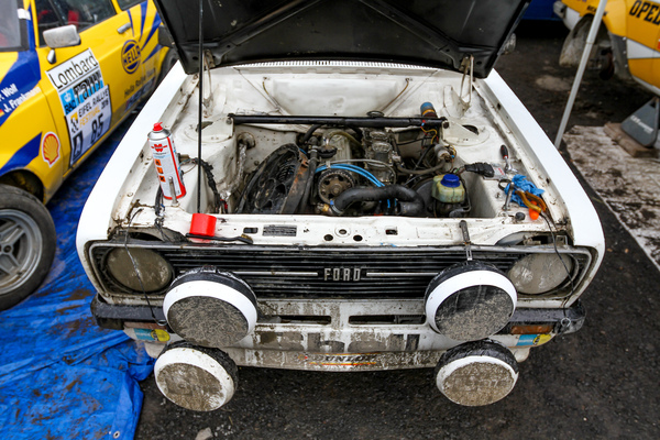 Blick in den Motorraum eines Ford am Eifel Rallye Festival 2016