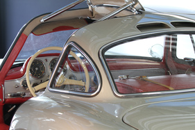 Blick in den herrlichen Mercedes-Benz 300 SL von IWC - Passione Caracciola 2017 Blick in den herrlichen Mercedes-Benz 300 SL von IWC - Passione Caracciola 2017