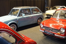 Blick in die Abteilung der Kleinwagen und Kei-Cars – Sonderausstellung "Big in Japan" in der Autoworld Brüssel