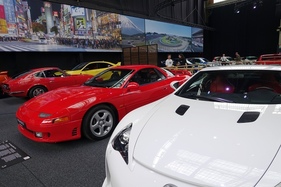 Blick in die Ausstellung – Sonderausstellung "Big in Japan" in der Autoworld Brüssel
