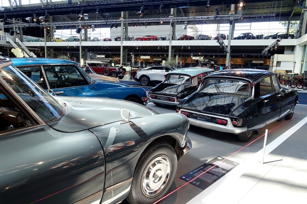 Bild Blick in die Ausstellung – Sonderausstellung "Citroën DS – An Icon Turns 70" Autoworld Brüssel
