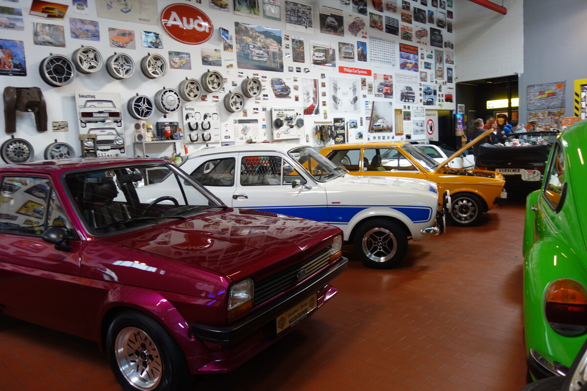 Blick in die Ausstellung, fast wie im Tuningshop in den Achtzigern – im Museum in Dortmund