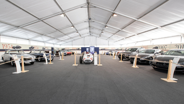 Bild Blick in die Ausstellung - vorderer Teil - Sonderschau an der Passione Engadina 2018 in St. Moritz