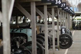 Blick in die Boxen der S.F. Edge Trophy - Goodwood Members Meeting 2016