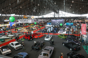 Blick in die Halle 1 - 24. Retro Classics Stuttgart 2025 Blick in die Halle 1 - 24. Retro Classics Stuttgart 2025