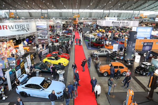 Blick in die Halle 1 - Retro Classics Stuttgart 2024