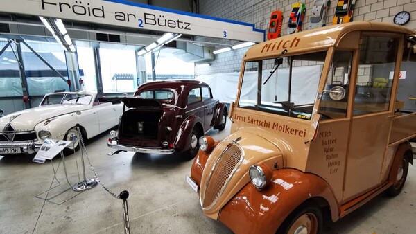Image: View into the hall - 10th Calag classic car meeting 2024