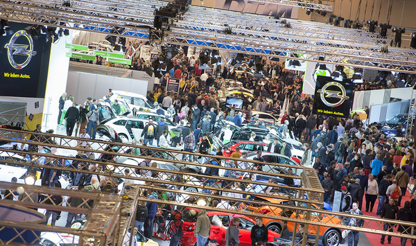 Blick in die Halle 3 - Essen Motor Show 2013
