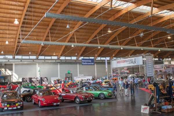 Blick in die Halle B1 - Motorworld Classics Bodensee 2018