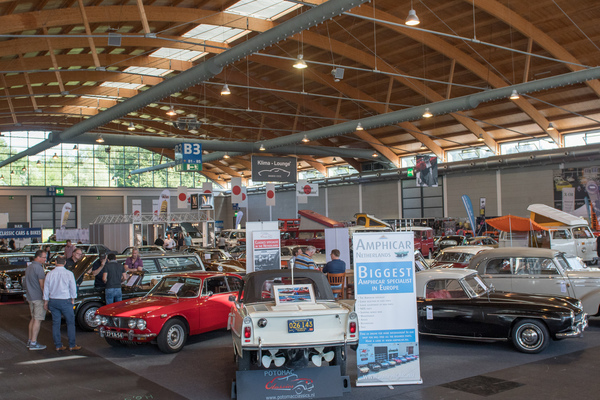 Blick in die Halle B3 - Motorworld Classics Bodensee 2018