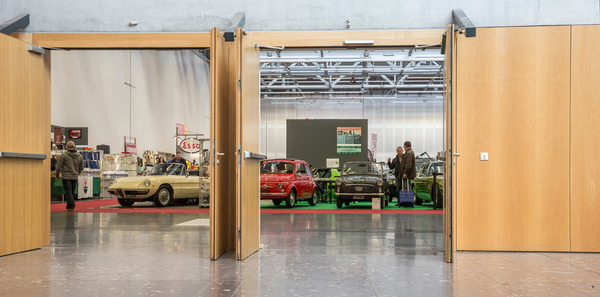 Bild Blick in die Italien-Halle 2 - Passione Italiana - Retro Classics Stuttgart 2017