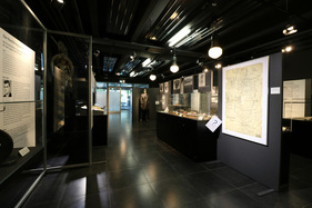 Bild Blick in die Maybach-Ausstellung - In der Luft, zu Wasser und zu Land