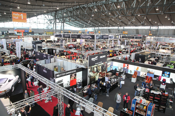 Blick in die Premium-Halle 1, neu "Porsche-Halle" genannt - Retro Classics Stuttgart 2019