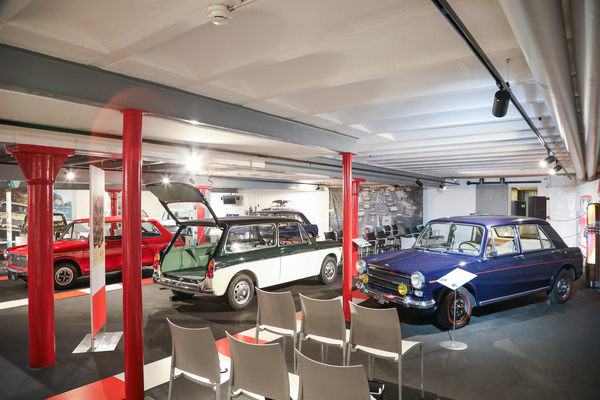 Blick in die Sonderausstellung - Sonderschau "Tiny Great Cars" im Autobau