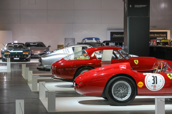 Blick in die Sonderschau "75 Jahre Ferrari" - Auto Zürich 2022