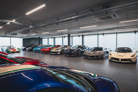 Blick in die "Tailored for Speed Collection", die am 11. Oktober 2025 von RM Sotheby's in Zürich angeboten wird Blick in die "Tailored for Speed Collection", die am 11. Oktober 2025 von RM Sotheby's in Zürich angeboten wird