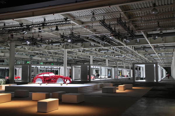 Blick in die grosszügig bestückte Halle - Grand Basel 2018