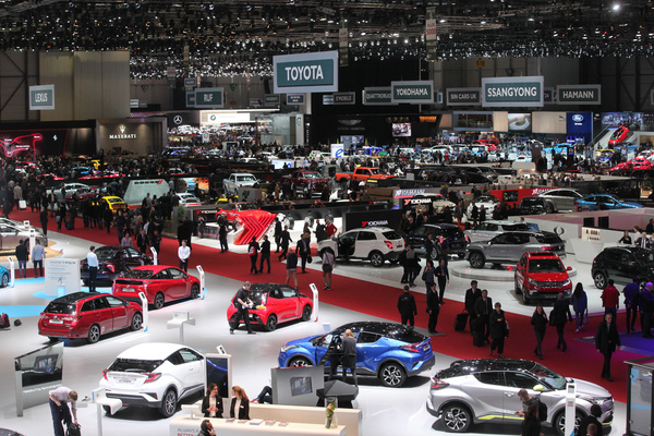 Blick in die untere Halle - Genfer Autosalon 2017