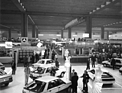 Blick in eine Halle in Frankfurt der Internationalen Automobil Ausstellung (IAA 1985)