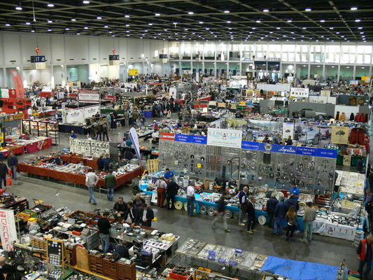 Blick in eine der Teilehallen