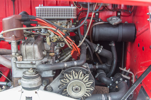 Blick unter die Haube - Treffen der Fiat-600-Freunde 2023