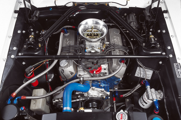 Bild: Blick unter die Motorhaube beim Ford Mustang Shelby GT 350