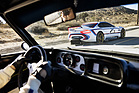 Blick vom Cockpit des BMW 3.0 CSL (1975) auf das Konzeptfahrzeug BMW 3.0 CSL Hommage R (2015) (1975)