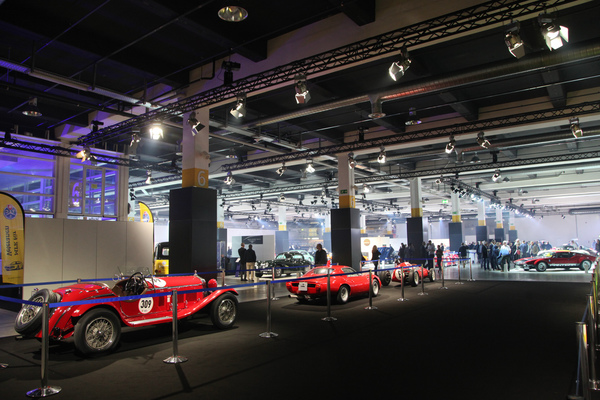 Image: View from the racing car show into the classic car hall - Auto Zürich 2019