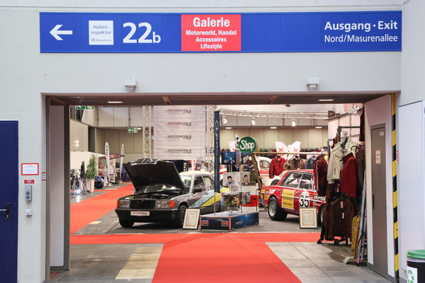 Blick von der letzten Boot & Fun Halle in die Motorworld-Halle - Motorworld Classics Berlin 2019