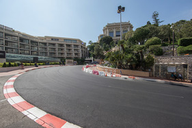 Blick von unten in die Loews-Kurve