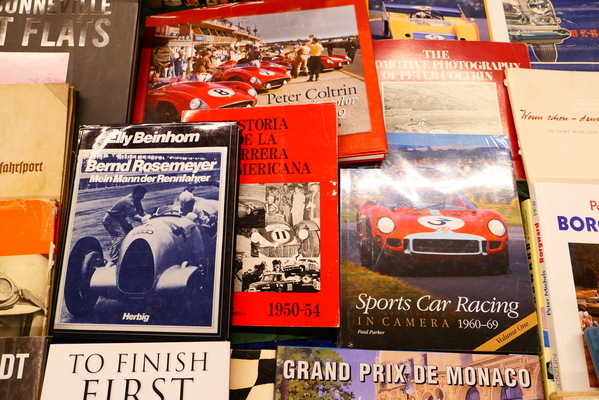 Bloß keine Bildungslücke hinterlassen: Literatur jeglicher Themen im Angebot – Bremen Classic Motorshow 2025
