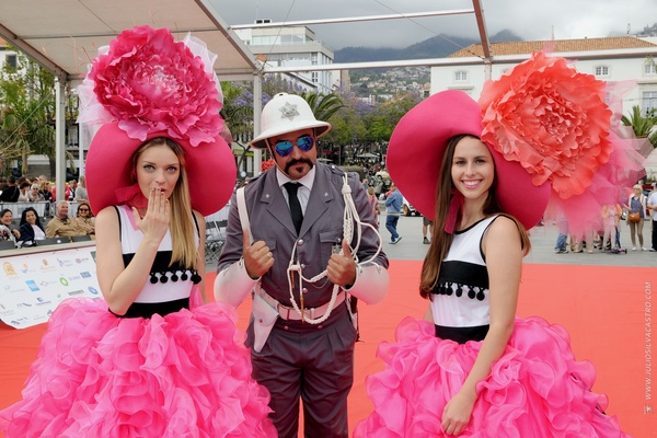 Blumen-Mädchen als Glücksfeen - Madeira’s Classic Motor Exhibition Funchal 2016