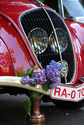Blumenstrauss beim Peugeot 202 - am 40. Oldtimer-Meeting Baden-Baden 2016